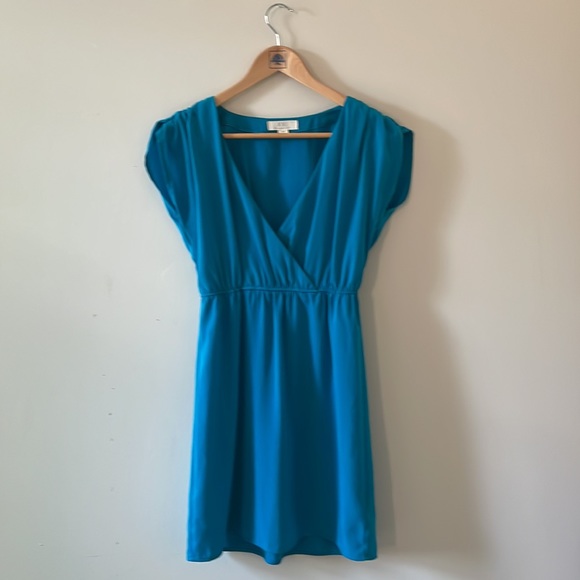 3/$15 Beautiful blue Sleeveless V-Neck Dress Forever 21, Size S (Worn only once) - Picture 1 of 6